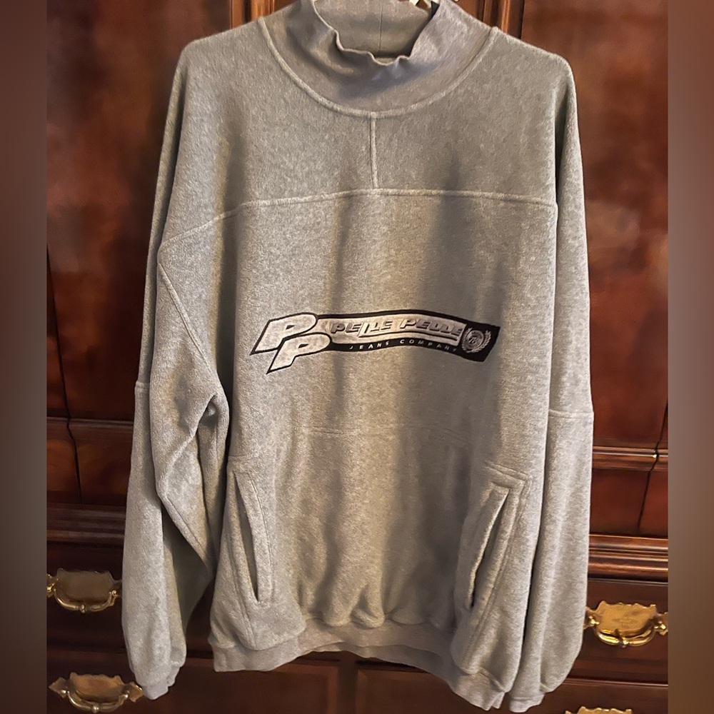 Pelle Pelle fleece sweater.